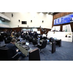 Assembleia retoma sessões e aprova benefício a empresas gaúchas com unidades no Paraná